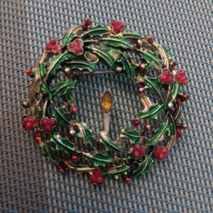 Vintage Christmas Wreath brooch
